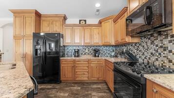 Coffee/tea maker, fridge, microwave, oven