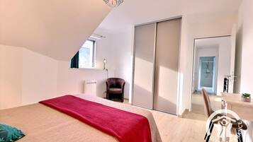 4 slaapkamers, een bureau, een strijkplank/strijkijzer, gratis wifi