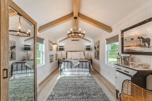 Glamping in Spicewood TX Hill Country ~ Cabin 3 The Sonnie at Green Acres