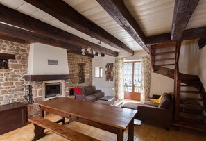 TV, fireplace, ping pong - La Roseraie - LA BOUSSAC (LA BOUSSAC)