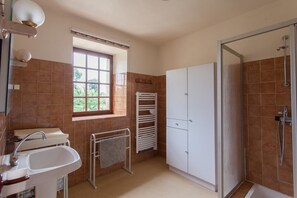 Douche, sèche-cheveux