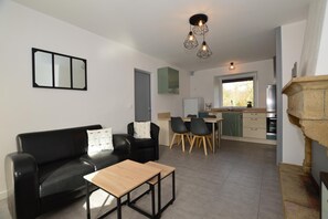 TV, table tennis - Le Geai des Chênes - MUEL (MUEL)