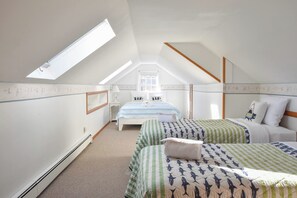 Room - Peace and Quiet & Spacious Back Deck (Wellfleet)