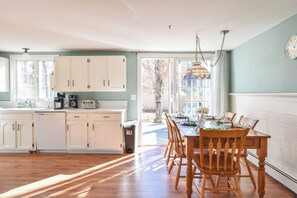 Dining - Peace and Quiet & Spacious Back Deck (Wellfleet)