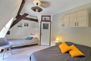 3 bedrooms, iron/ironing board, free WiFi, bed sheets