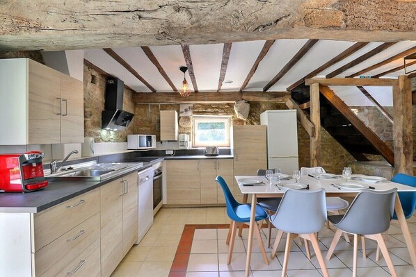 Fridge, microwave, oven, stovetop - Sea - PARIGNE - Gîte (PARIGNE)