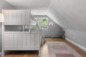 5 habitaciones, tabla de planchar con plancha, wifi y ropa de cama