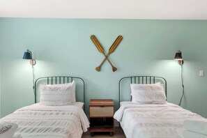 5 bedrooms, iron/ironing board, WiFi, bed sheets