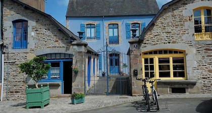 The little blue house