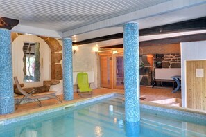 Indoor pool, a heated pool - Zen - PARIGNE - Gîte (PARIGNE)