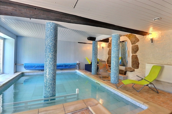 Indendørs pool, opvarmet pool