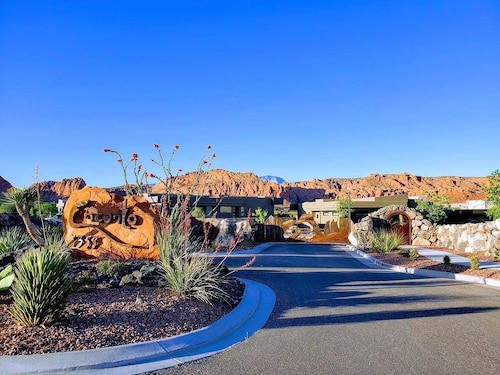 *New Owner Special* Stunning Luxury Home near Tuacahn and Snow Canyon