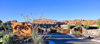 *New Owner Special* Stunning Luxury Home near Tuacahn and Snow Canyon