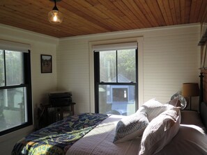 5 bedrooms, iron/ironing board, free WiFi, bed sheets