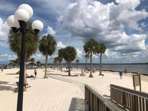 Beautiful 3 BR Home|Saltwater Pool|Fenced Yard|8 Min to Weeki Wachee River