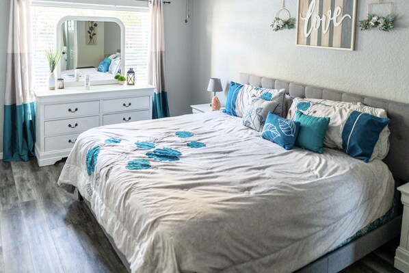 3 bedrooms, desk, iron/ironing board, free WiFi