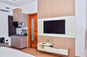 1 habitación, escritorio, tabla de planchar con plancha y wifi gratis 