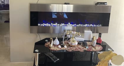 Luxury Manor 2 Bedroom /1 Bathroom House w/electric fireplace,