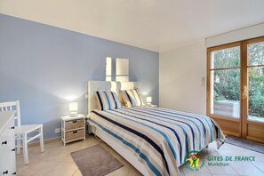 2 bedrooms, iron/ironing board, free WiFi - At Lolita and Robert's (BADEN)