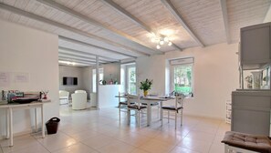 Dining - At Lolita and Robert's (BADEN)