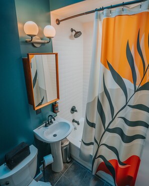 Combined shower/bathtub, hair dryer, towels, soap