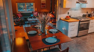 Frigorífic, microones, forn i placa de cuina