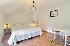 3 bedrooms, iron/ironing board, travel cot, free WiFi