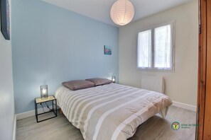 3 chambres, fer et planche à repasser, lit parapluie, Wi-Fi gratuit