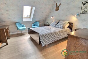 5 bedrooms, desk, iron/ironing board, free WiFi