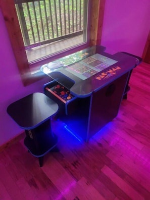 Game room - View~Pool~Hot Tub~Arcade~Game Room~Disc Golf (SeviervilleTN)