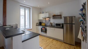 Kaffetrakter/tekoker, kjøleskap, mikrobølgeovn og ovn