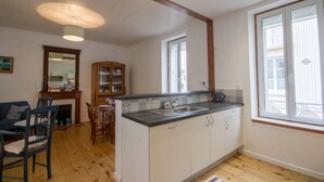 Kaffetrakter/tekoker, kjøleskap, mikrobølgeovn og ovn