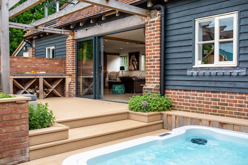 Two luxury Cottages near Bosham with Hot Tubs, perfect for family reunion.