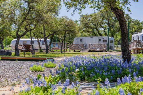 Glamping in Spicewood TX Hill Country~ Cabin 4 The Gus at Green Acres