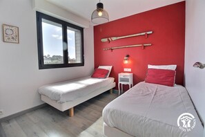 2 bedrooms, iron/ironing board, free WiFi