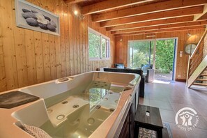 A wooden interior with a hot tub, a framed picture, and a staircase. - Mazibihan - LIMERZEL (LIMERZEL)