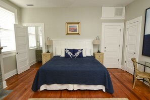 Superior kamer, 1 kingsize bed, uitzicht op rivier | Individueel gedecoreerd, individueel gemeubileerd