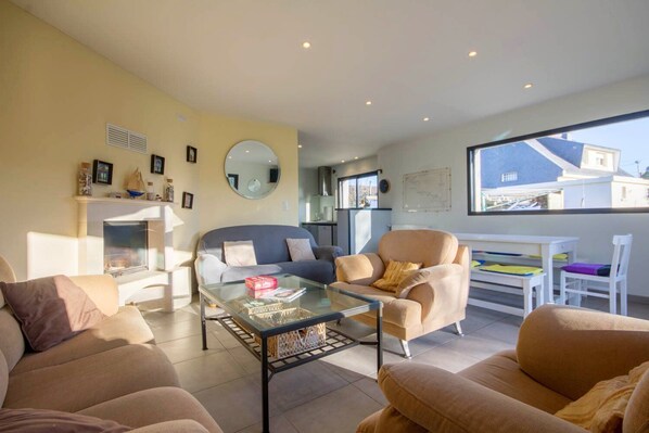 TV, fireplace, DVD player, stereo