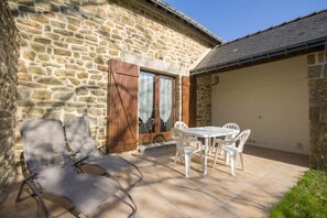 Outdoor dining - Les Aigrettes - ERDEVEN (ERDEVEN)