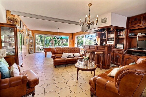 TV, DVD player, table football, ping pong