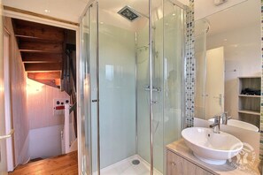 Shower, hair dryer - Lopéreg - Trelevern - Gîte (TRELEVERN)