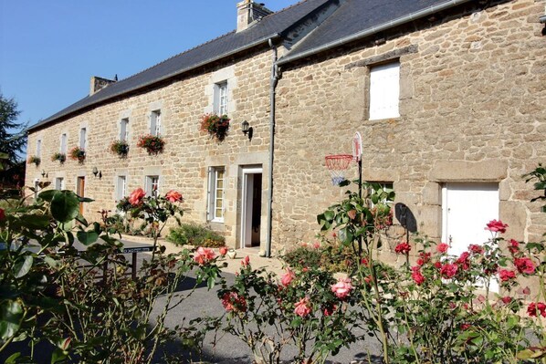 Exterior - Les Hortensias - BREHAND (BREHAND)