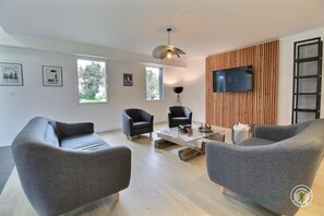 TV, DVD player, table football, ping pong