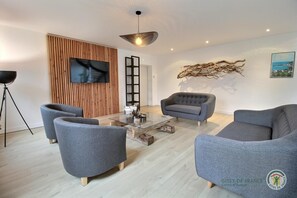 TV, DVD player, table football, ping pong