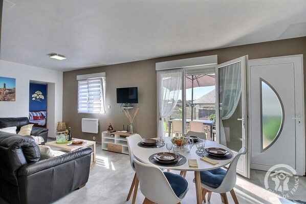 TV - Les Hortensias - Louannec (LOUANNEC)