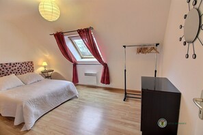 3 bedrooms, iron/ironing board, free WiFi