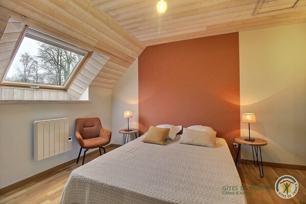 2 bedrooms, desk, iron/ironing board, free WiFi