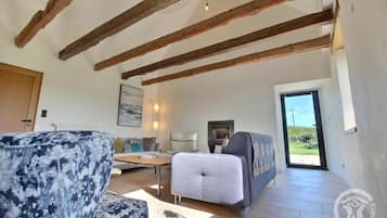 Télévision, lecteur de DVD, espaces bureaux