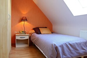 3 bedrooms, iron/ironing board, free WiFi, bed sheets