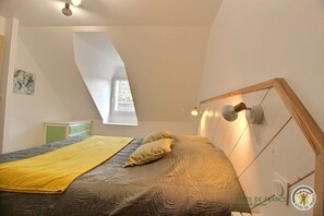 2 chambres, fer et planche à repasser, draps fournis